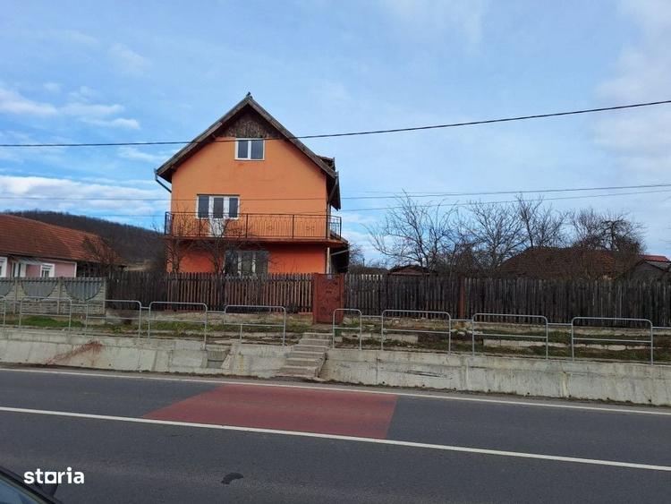 Casă cu 4 camere în Hidiș