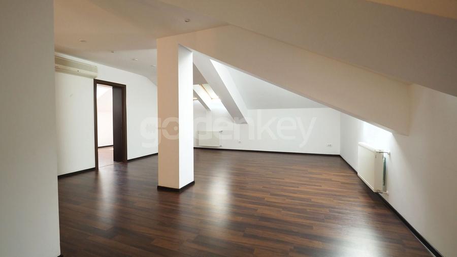 Duplex cu 8 camere cu Canalizare în Iancu Nicolae