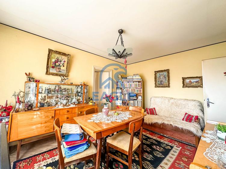 Apartament cu 3 camere semidecomandat în Central