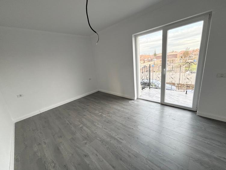 Duplex cu 4 camere cu Teren 300 Mp în Covaci