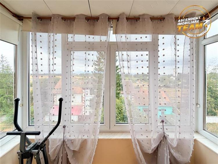 Apartament cu 3 camere decomandat, mobilat în Central