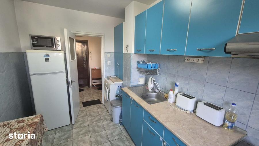 Apartament cu 3 camere decomandat în Tei