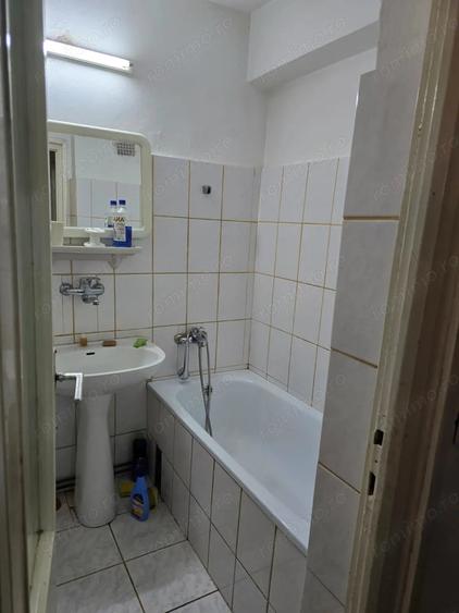 Apartament cu 3 camere semidecomandat, mobilat în Ultracentral