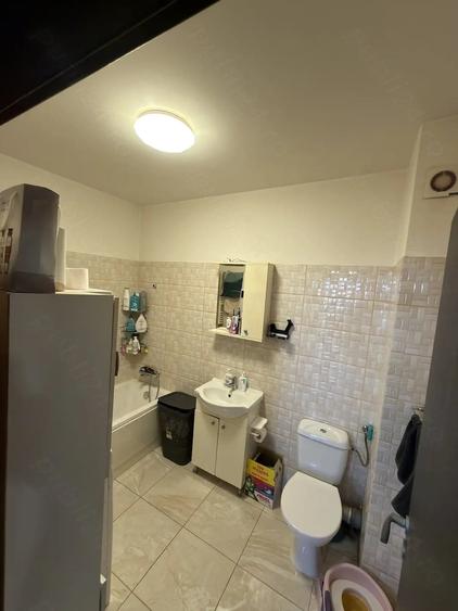 Apartament cu 2 camere semidecomandat în 1 Decembrie
