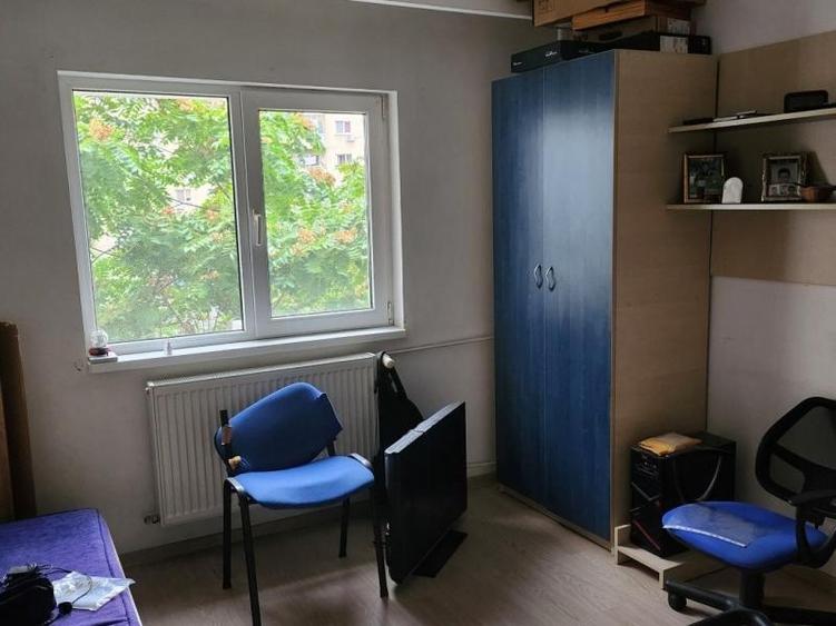 Apartament cu 3 camere decomandat în Drumul Sării