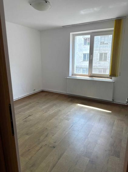 Apartament 4 camere de vanzare - Beclean - 1