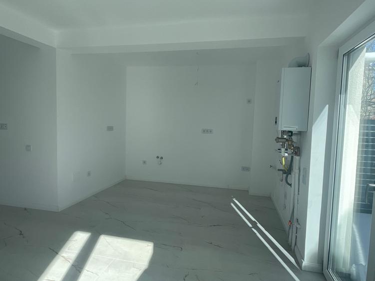 Duplex cu 4 camere cu Canalizare în Central