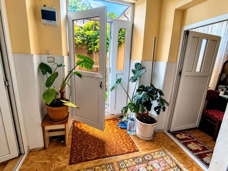 Casă individuală cu 3 camere cu Canalizare în Ultracentral