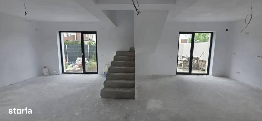 Casă cu 4 camere în Odăile