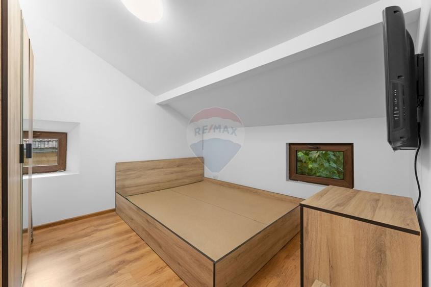 Apartament la casa cu 3 camere intr-o zona centrala - 1