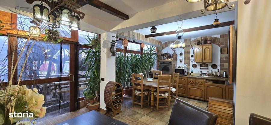 Pensiune 17 camere in Eforie Nord afacere de familie, gata de expl - 1