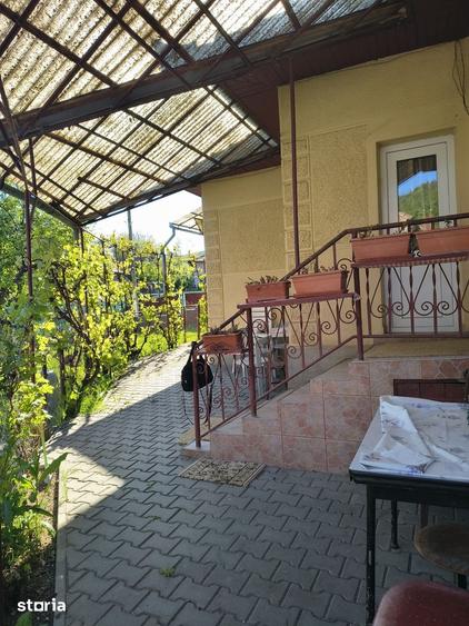 Casă cu 4 camere cu Teren 1000 Mp în Ceuaș