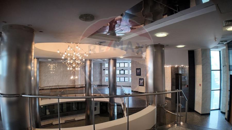 Spatiu comercial de inchiriat 455 mp, str Piata Revolutiei - 5