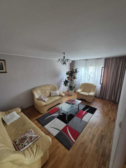 Apartament 3 camere decomandat , zona  Cetate , mobilat - 1