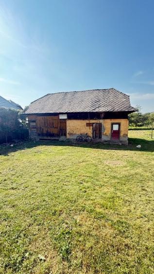 OCOLIS casa batraneasca cu sura si 14 ari teren! - 2