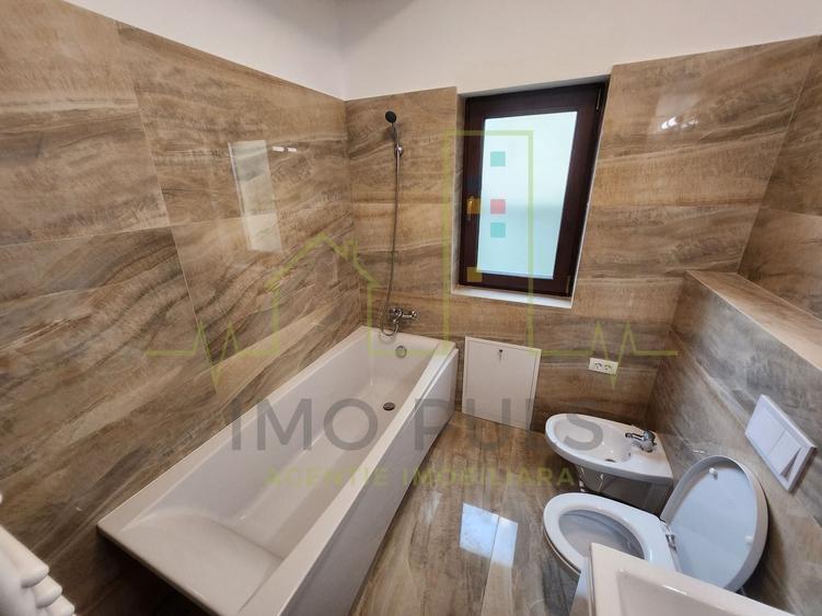 Timisoara. 914 Teren. 7 Bai. 2 Garaje. Zona Ciarda Rosie. Posibilitate rate - 10