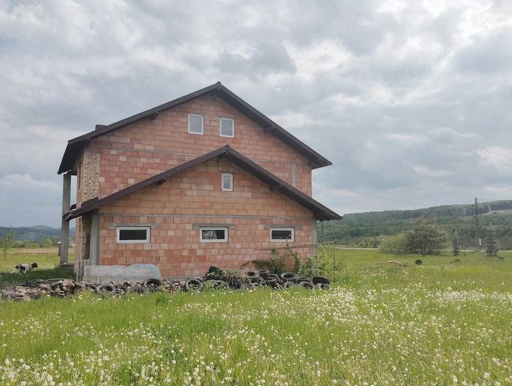 Casă cu Teren 3200 Mp în Lăpuș