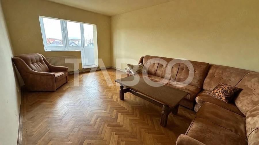 Apartament cu 4 camere decomandat în Ștrand