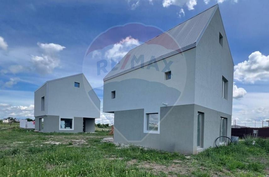 Casă / Vilă - 132,5 mp  , teren - 264 mp  / zona Cârcea - 1