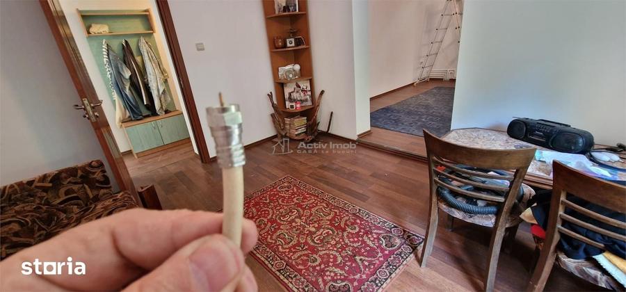Casă cu 5 camere cu Teren 2122 Mp în Marginea