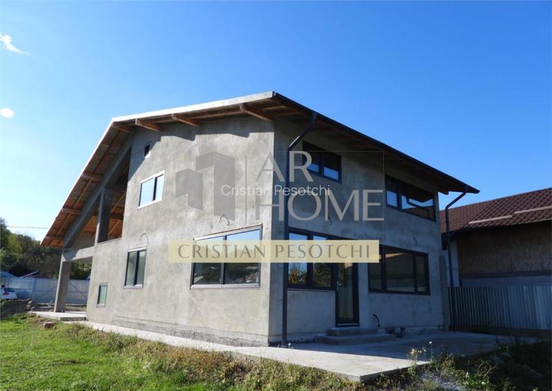 Casa P M, 4 camere, 215mp, Comuna Plopu