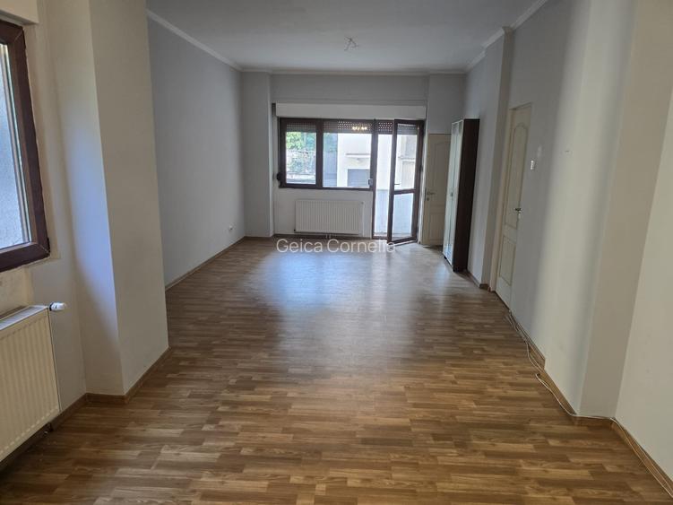 Cotroceni, Eroilor, apartament renovat, parter inalt, spatios, living 35 mp Cotroceni, Eroilor, apartament renovat, parter inalt, spatios, living 35 mp