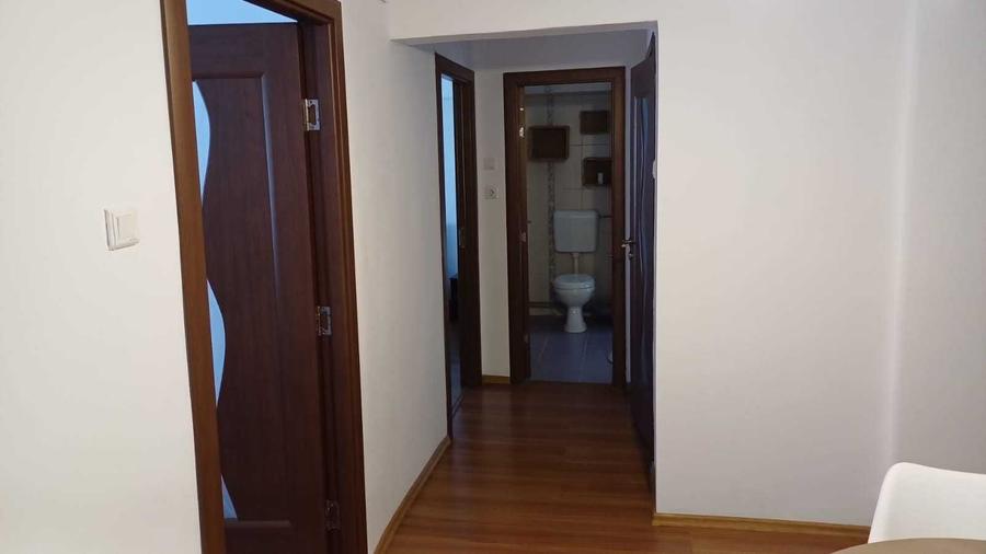 Apartament cu 3 camere semidecomandat în Central