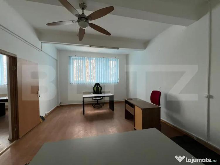 Spa?iu birou, 90 mp, zona Pia?a 1 Mai - 5