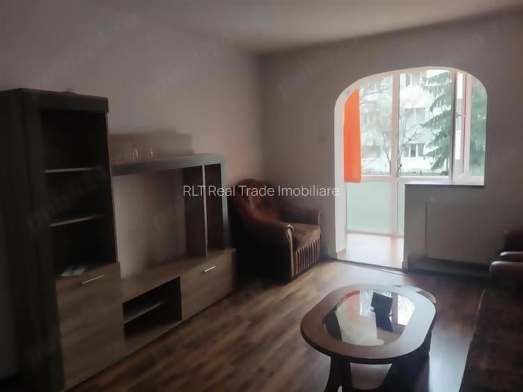 Apartament cu 2 camere semidecomandat, mobilat în Tractorul