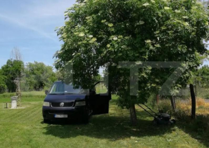 Teren intravilan de vanzare, 1800 mp, cu casa demolabila, zo - 2