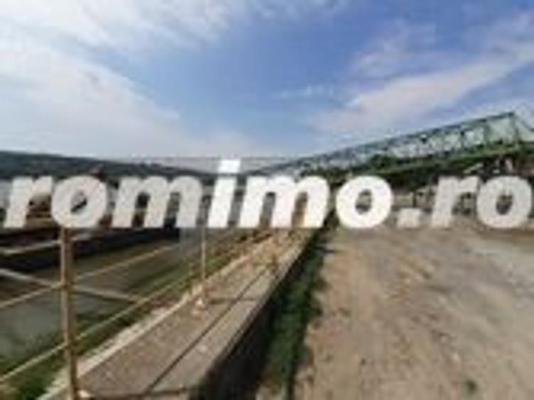 Oltenita - teren pe malul Dunarii cu chei betonat si ponton pt barje - 2