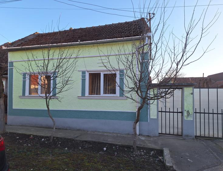 Casa cu teren 5000mp în Sacadat - 1