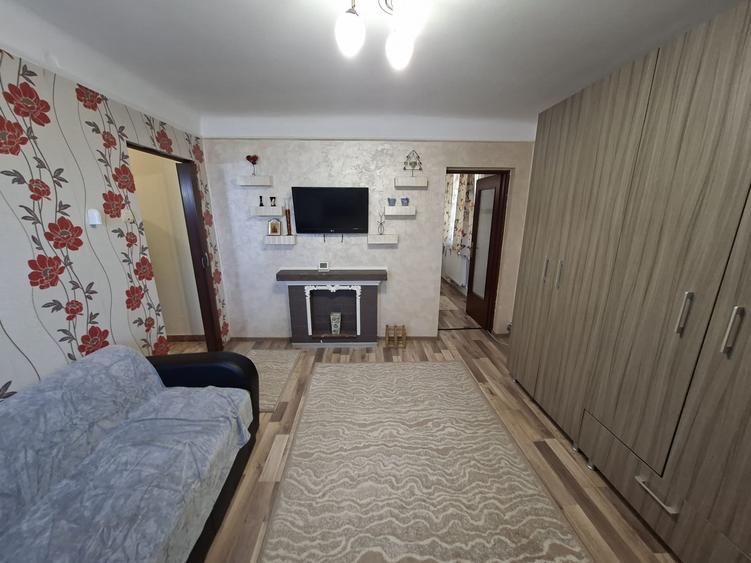 Apartament 2 camere, zona Podu Ros - 1