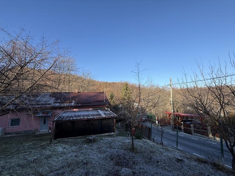 Casa demolabila  și teren 800mp cu toate utilitățile deschidere 26,5mp - 24