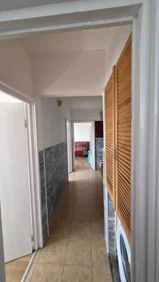 Inchiriez apartament cu 3 camere in zona centrala - 7