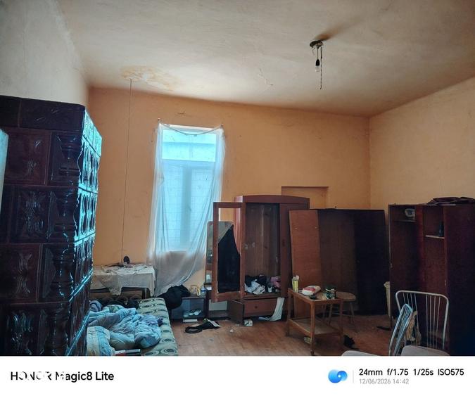 Vand urgent,negociabil, Casa 256 mp; 8 camere; teren 385mp; 65000 euro - 6