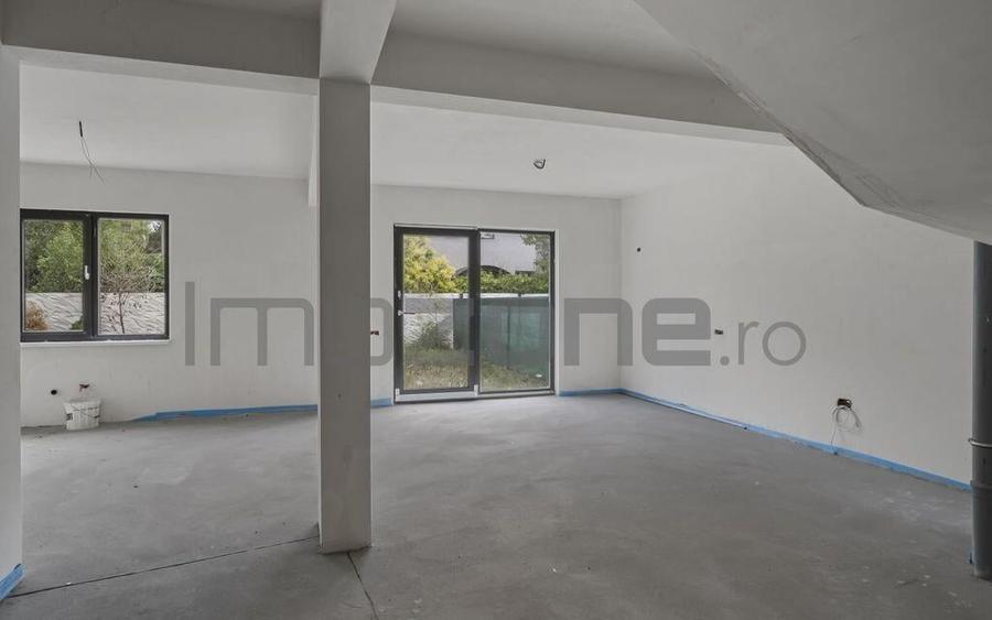 Casa spa?ioasa cu terasa ?i loc de parcare Milit... - 11