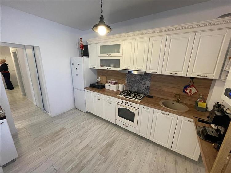 3 CAMERE - 2 BAI - CURTE PROPRIE - LOC DE PARCARE - SOS. REDIU - 2