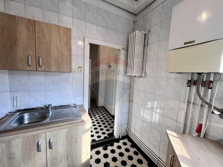 Apartament cu 4 camere nemobilat in P-ta Victoriei langa Orange - 21