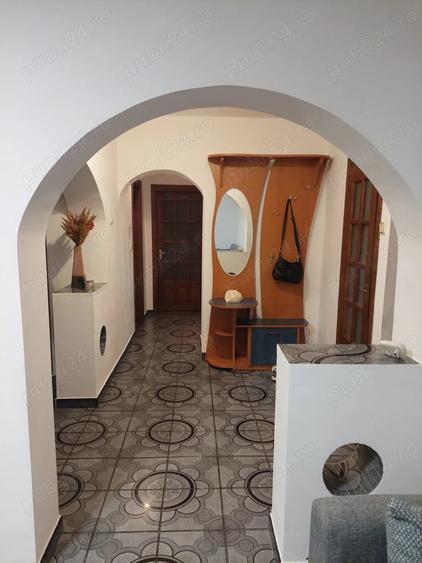 Persoana fizica inchiriez pe termen lung (minim 2 ani) apart. 3 camere decomandate Lapus - 4