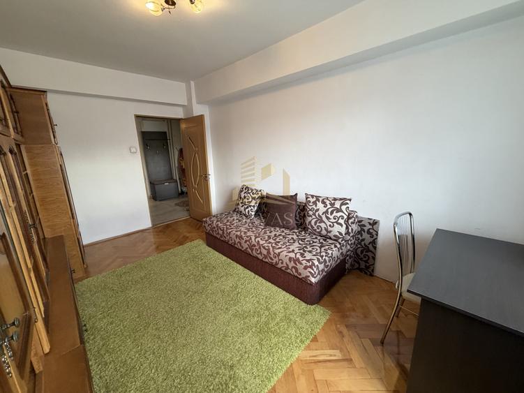 Apartament cu 3 camere decomandat, mobilat în Central