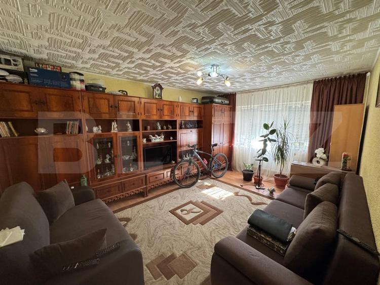 Apartament de 3 camere, decomandat, cartierul 1 Mai - 3