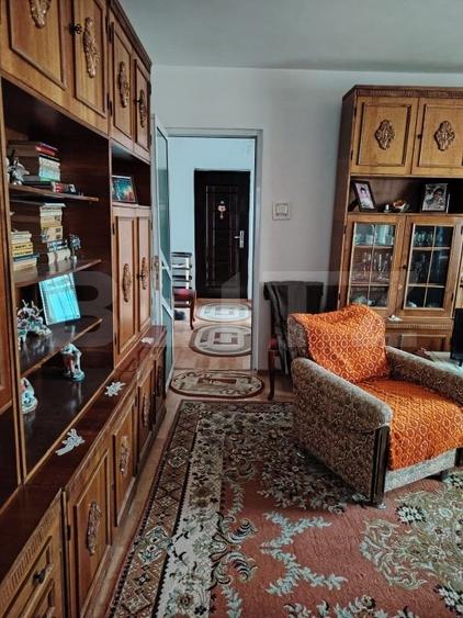 Apartament cu 2 camere semidecomandat, mobilat în Micro 4