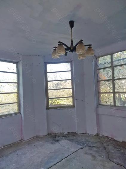 Casă cu 3 camere în Deta
