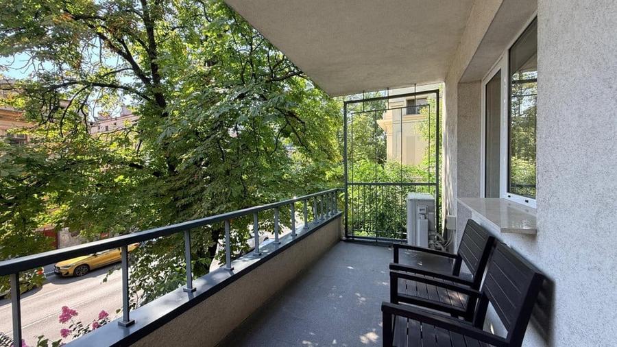 Apartament cu 4 camere decomandat în Polonă
