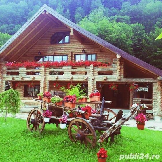 Casă cu 11 camere cu Teren 2000 Mp în Mălini