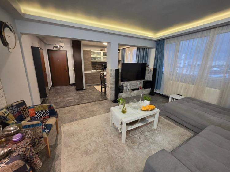 Apartament cu 3 camere semidecomandat în Ștefan cel Mare