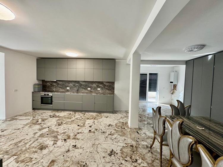 Apartament cu 4 camere decomandat în Ghirodei