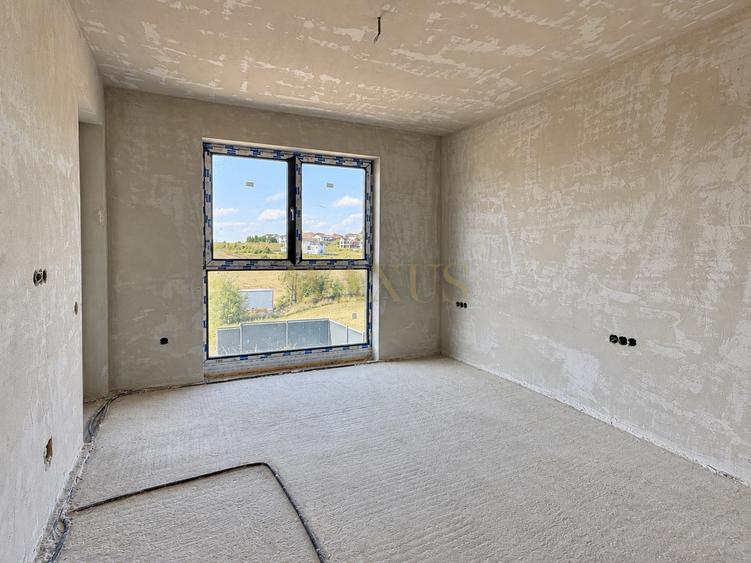Duplex cu 6 camere cu Canalizare în Chinteni