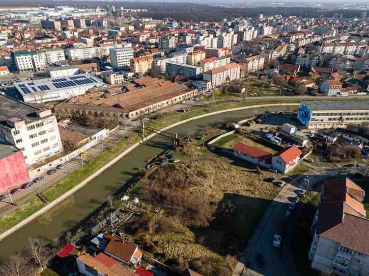 Teren Construcții intravilan de 1996 mp, în Fabric